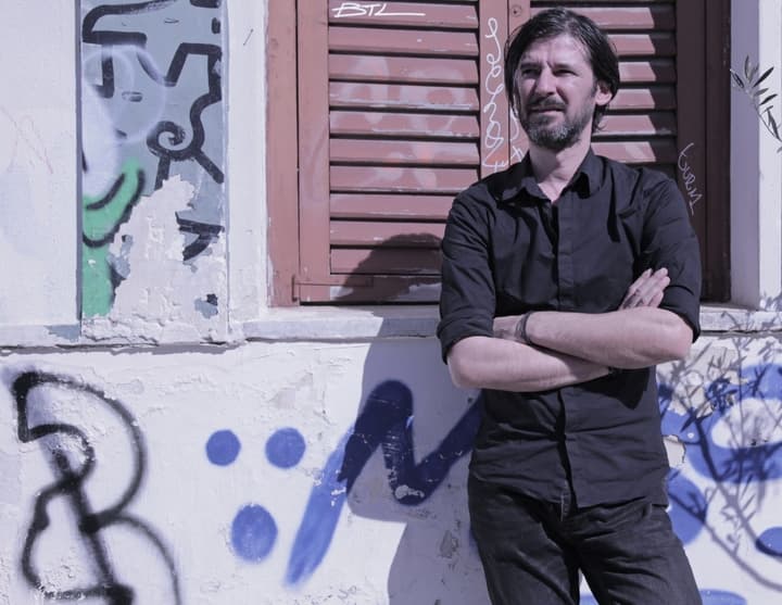 nikos-stratakis-mavro-gramma