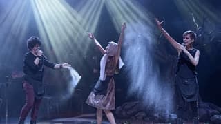 ginaikes-gialino-mousiko-theatro